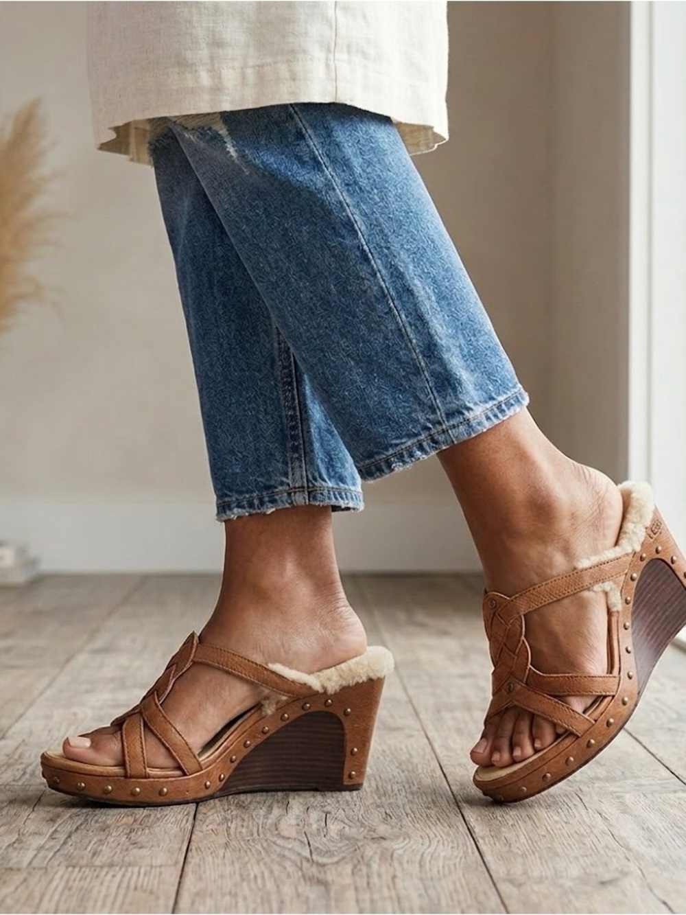 UGG Australia Leather Platform - Picture 1 of 9